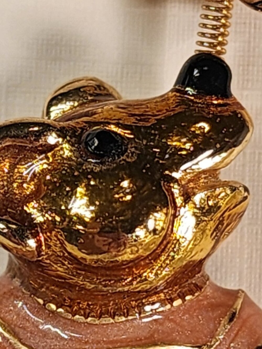 VINTAGE Honey-Loving Bear Gold-Tone Brooch With Rhinestones & Bees On a Spring - Picture 8 of 9